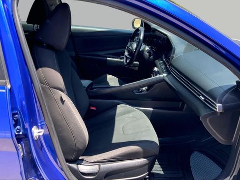 Used 2023 Hyundai Elantra SEL w/ Convenience Package FWD image 9