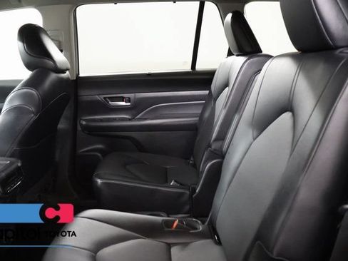Certified 2024 Toyota Grand Highlander AWD image 32