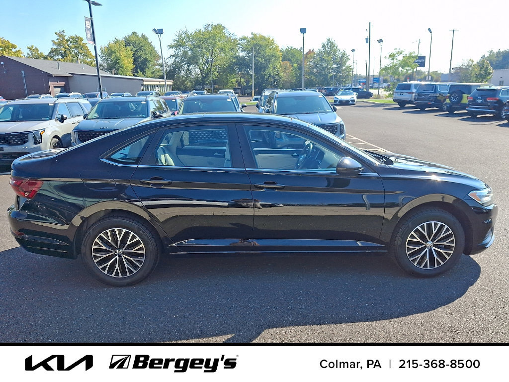 Used 2020 Volkswagen Jetta SE w/ SE Cold Weather Package FWD image 9