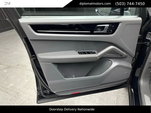 Used 2021 Porsche Cayenne image 31