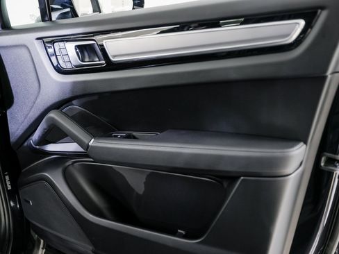 Certified 2023 Porsche Cayenne S Platinum image 26