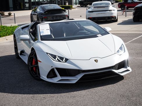 Used 2020 Lamborghini Huracan EVO AWD/4WD image 2