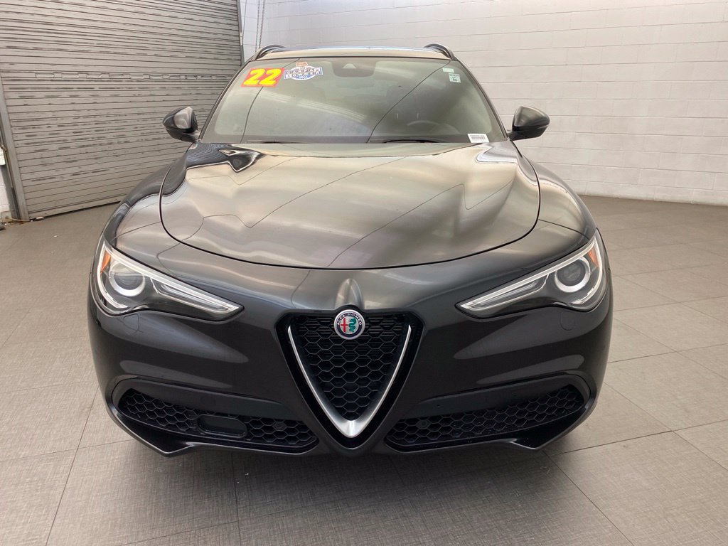 Used 2022 Alfa Romeo Stelvio Ti AWD/4WD image 3
