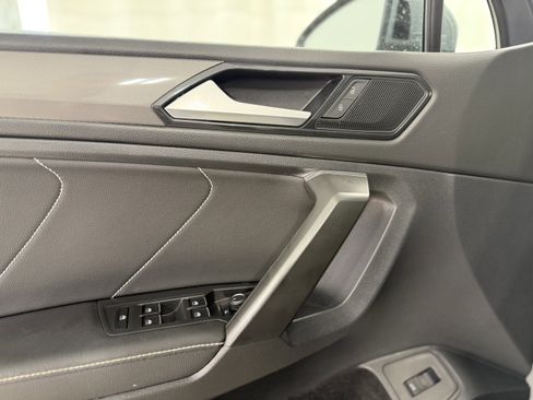 Used 2022 Volkswagen Tiguan SE w/ Panoramic Sunroof Package image 14