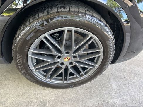 Used 2024 Porsche Cayenne Coupe w/ Premium Package Plus image 11