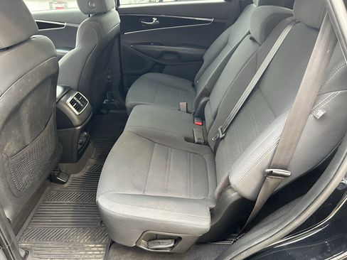Used 2019 Kia Sorento LX image 20
