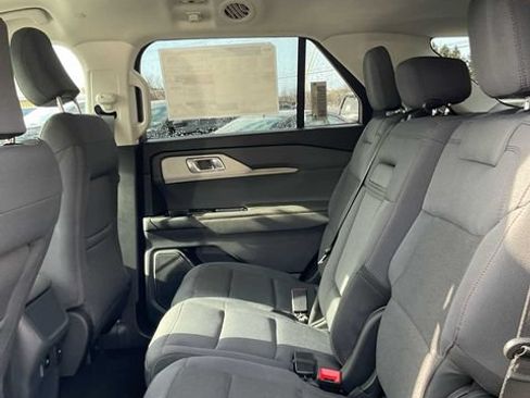 Used 2026 Ford Explorer Active AWD/4WD image 39