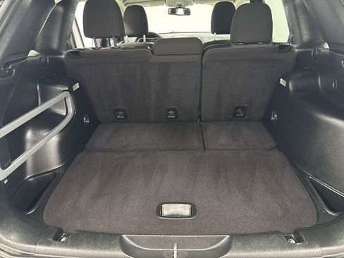 Used 2018 Jeep Cherokee Sport image 24