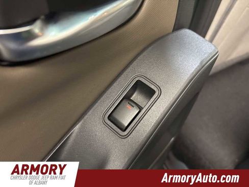 Used 2022 Nissan Frontier SV w/ Technology Package image 23