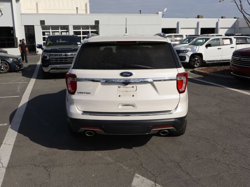 Used 2018 Ford Explorer Limited w/ Equipment Group 301A image 9