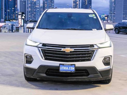 Used 2023 Chevrolet Traverse LT FWD image 2