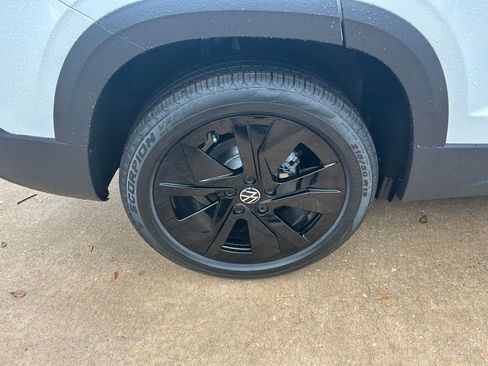 New 2026 Volkswagen Taos SE image 25