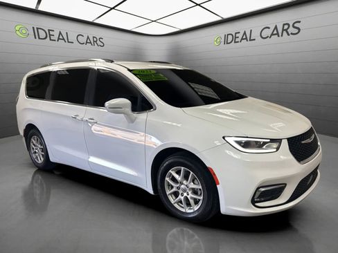 Used 2021 Chrysler Pacifica Touring-L FWD image 4
