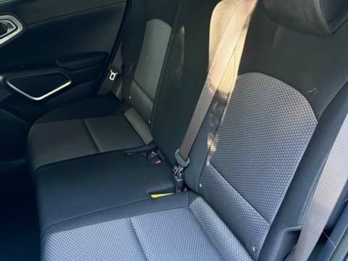 Used 2025 Kia Soul LX w/ LX Technology Package FWD image 11