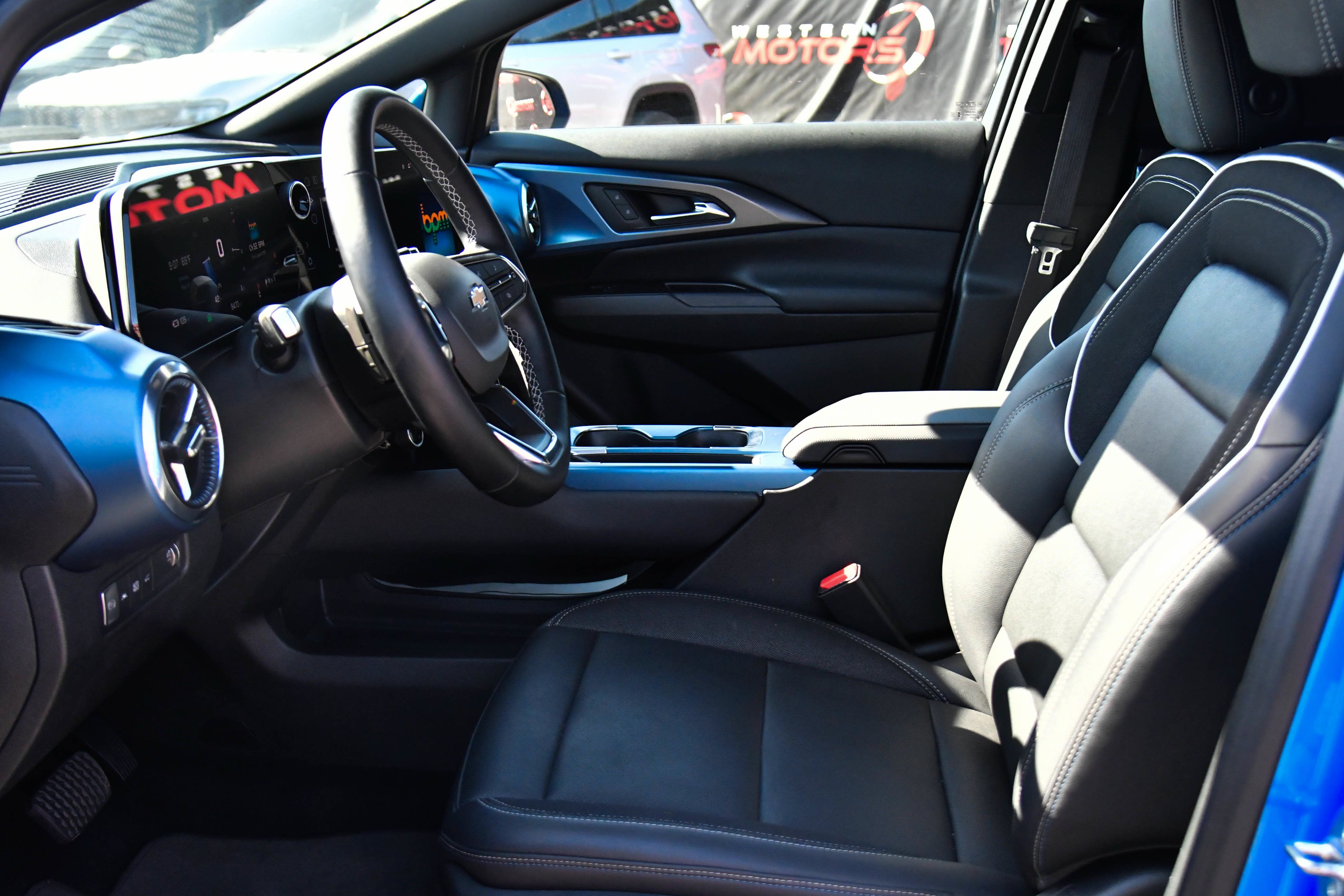 Used 2024 Chevrolet Equinox EV LT FWD image 17