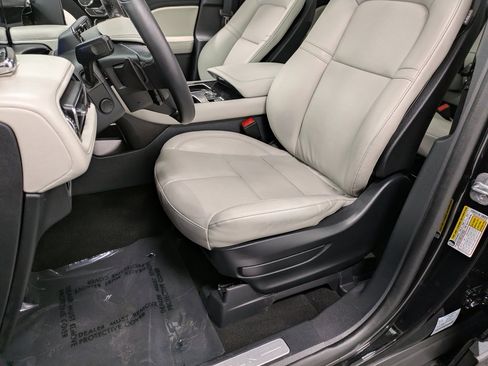 Used 2025 Lincoln Aviator Premiere image 9