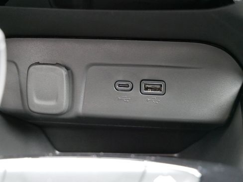 New 2026 Chevrolet Trax ACTIV w/ Sunroof Package image 24