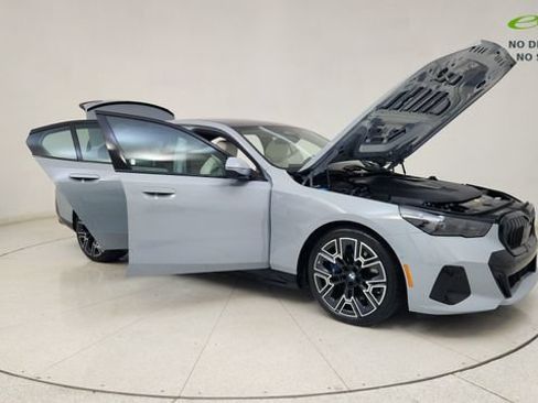 Used 2026 BMW i5 eDrive40 w/ M Sport Package RWD image 13