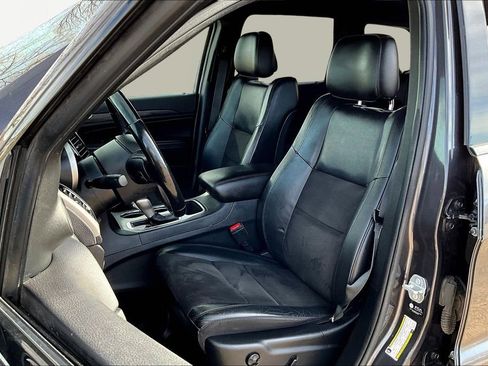 Used 2021 Jeep Grand Cherokee Laredo X image 27