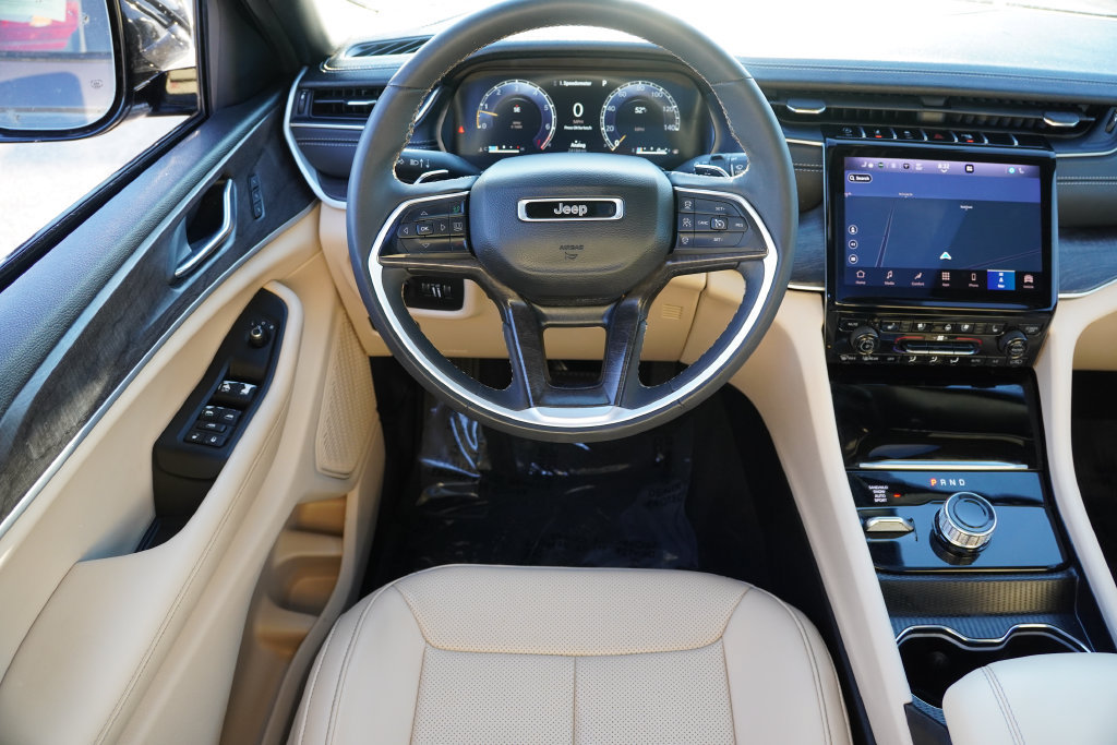 Certified 2025 Jeep Grand Cherokee Limited w/ Luxury Tech Group II AWD/4WD image 22