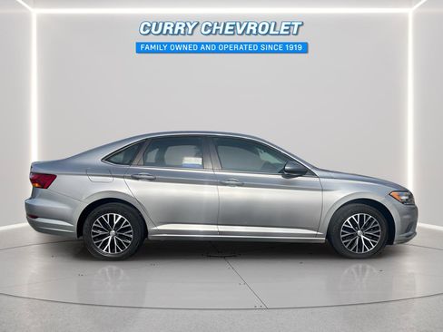 Used 2019 Volkswagen Jetta SE w/ Cold Weather Package image 14