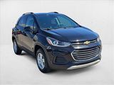 Used 2022 Chevrolet Trax LT w/ LT Convenience Package image 3