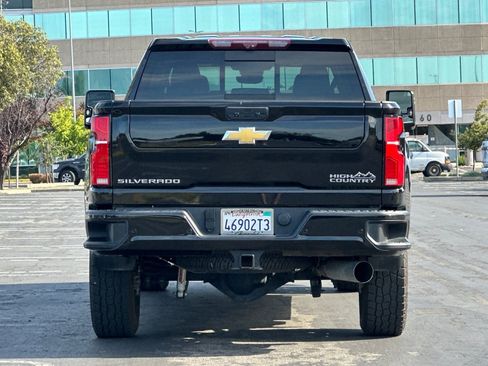 Used 2024 Chevrolet Silverado 2500 High Country w/ High Country Premium Package AWD/4WD image 5