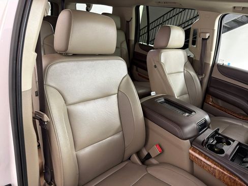 Used 2018 Chevrolet Suburban Premier AWD/4WD image 26