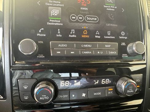 Used 2021 Nissan Titan PRO-4X w/ Pro-4x Convenience Package AWD/4WD image 19