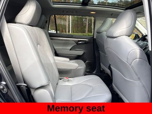 Used 2024 Toyota Highlander Platinum image 21