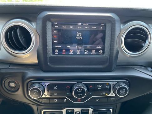 Used 2020 Jeep Wrangler Unlimited Sahara AWD/4WD image 8