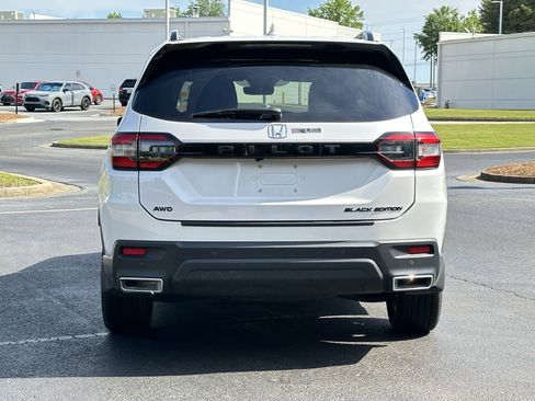 Used 2025 Honda Pilot Black Edition image 11