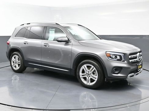 Used 2022 Mercedes-Benz GLB 250 w/ Premium Package Lite image 4