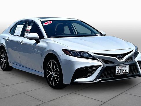 Used 2024 Toyota Camry SE FWD image 2