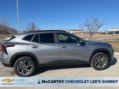 New 2026 Chevrolet Trax LT w/ Driver Confidence Package image 9