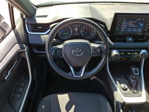 Used 2022 Toyota RAV4 SE w/ Convenience Package AWD/4WD image 12