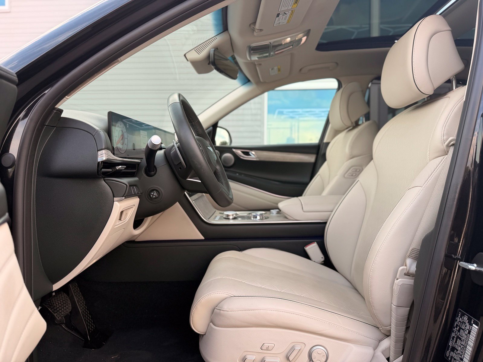 Used 2025 Genesis GV80 3.5T Advanced AWD/4WD image 23