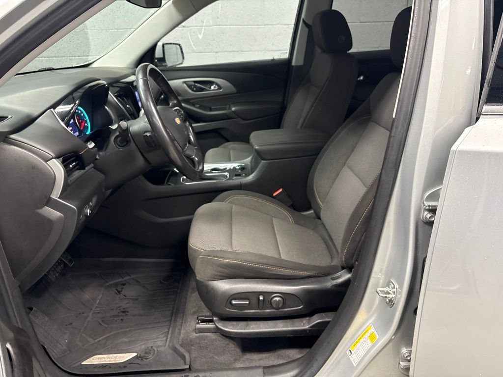 Used 2020 Chevrolet Traverse LT FWD image 18