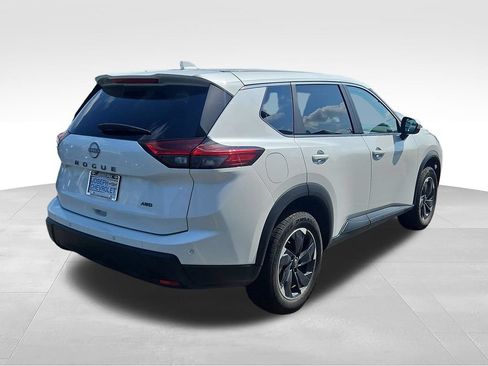 Used 2025 Nissan Rogue SV AWD/4WD image 4