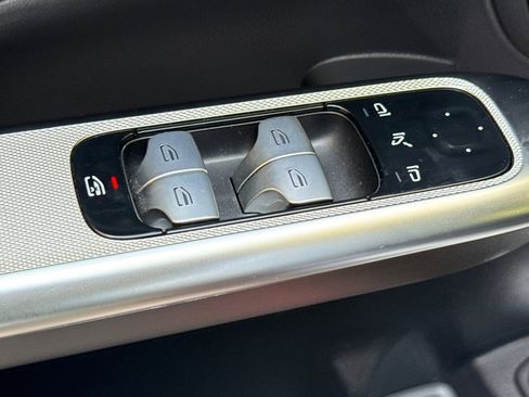 Used 2024 Mercedes-Benz GLC 300 4MATIC image 13