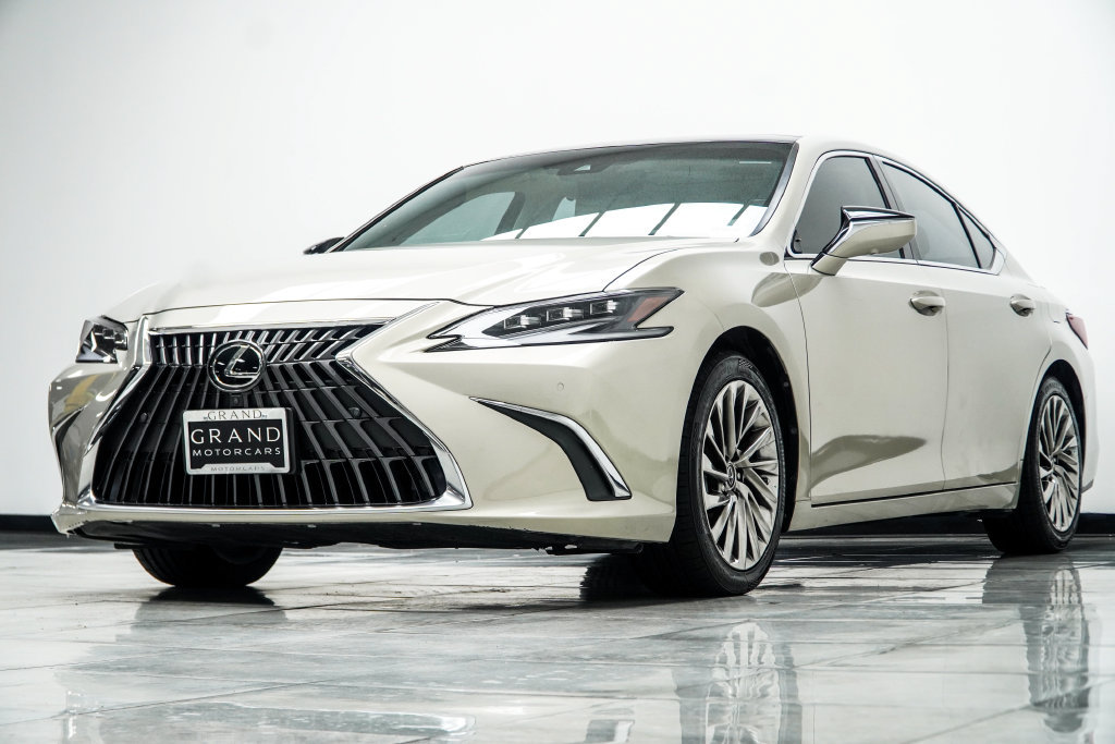 Used 2022 Lexus ES 350 Ultra Luxury w/ Accessory Package 2 FWD image 12