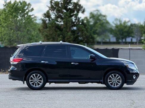 Used 2015 Nissan Pathfinder SV w/ Trailer Tow Package FWD image 7