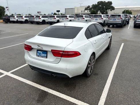 Used 2017 Jaguar XE Prestige RWD image 5