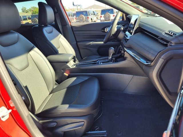 Used 2026 Jeep Compass Latitude AWD/4WD image 16