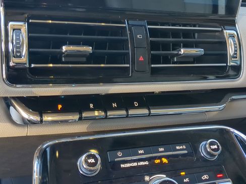 Used 2024 Lincoln Navigator Reserve image 19