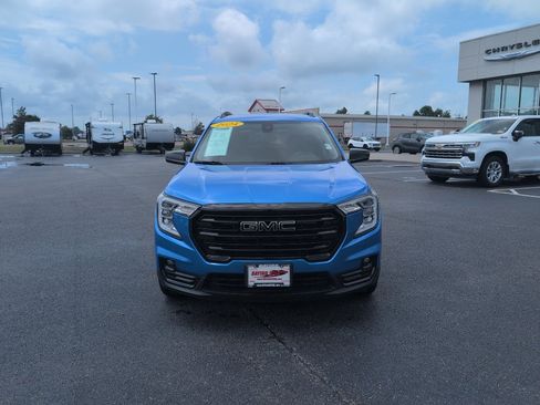 Used 2024 GMC Terrain SLT w/ Elevation Edition AWD/4WD image 3