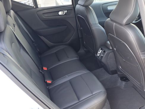 Used 2025 Volvo XC40 B5 Core image 34