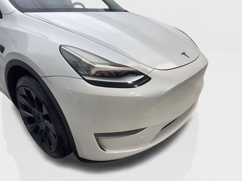 Used 2023 Tesla Model Y Long Range AWD/4WD image 17