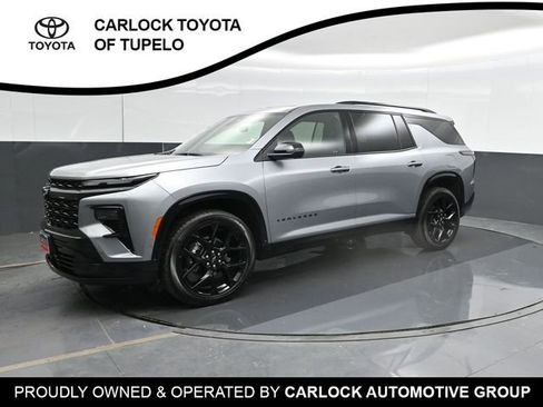 Used 2025 Chevrolet Traverse RS w/ LPO, Cargo Package FWD image 8