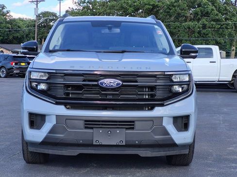Used 2025 Ford Expedition Active AWD/4WD image 2